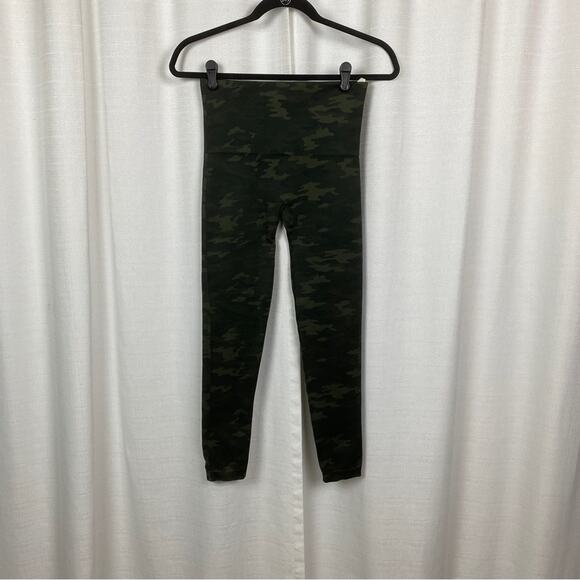 Spanx Green Camouflage Look At Me Now Seamless Leggings Sz.M - Picture 10 of 15